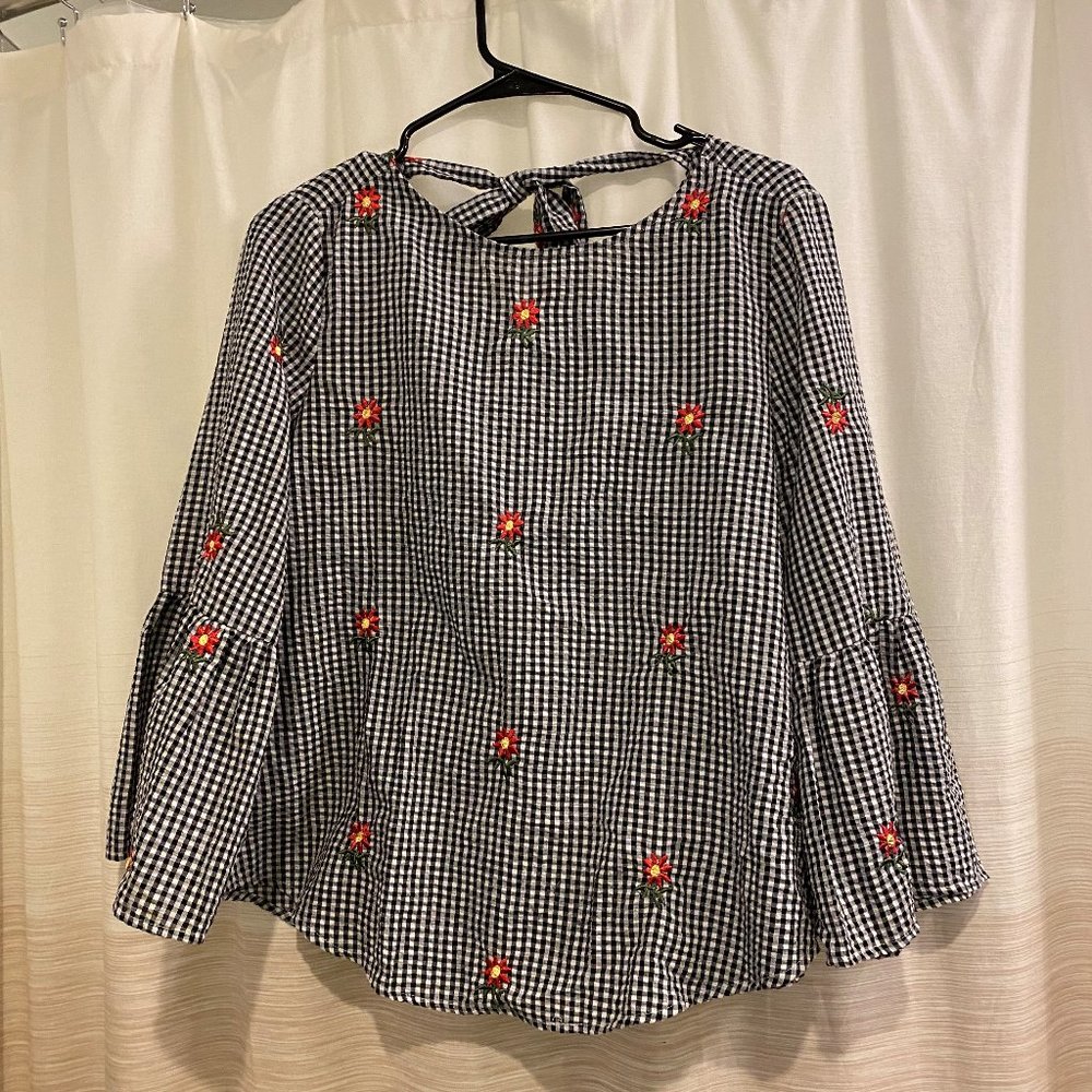 Black and White Gingham Flowy Long Sleeve Top with Flowers and Tie in Back.S/ M.